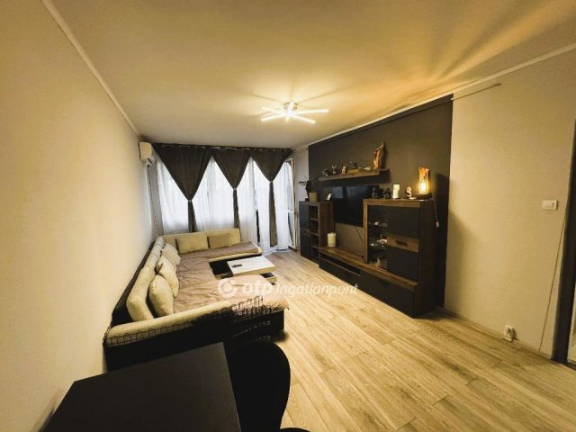 Eladó panellakás, Százhalombattán 59.9 M Ft, 2 szobás