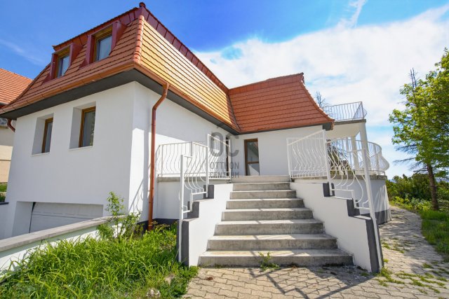 Eladó családi ház, Szentendrén 170 M Ft, 5 szobás