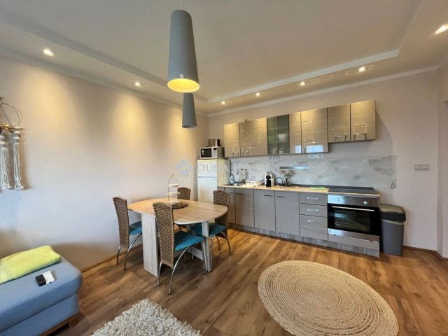 Kiadó téglalakás, albérlet, Pécsett 180 E Ft / hó, 3 szobás