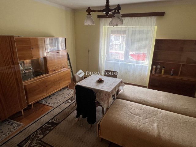 Eladó családi ház, Székesfehérvárott 65 M Ft, 3 szobás