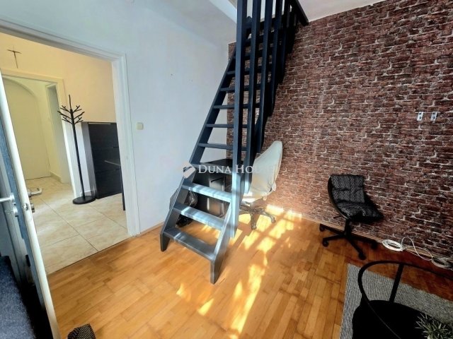 Eladó családi ház, Pécsett 84 M Ft, 5 szobás