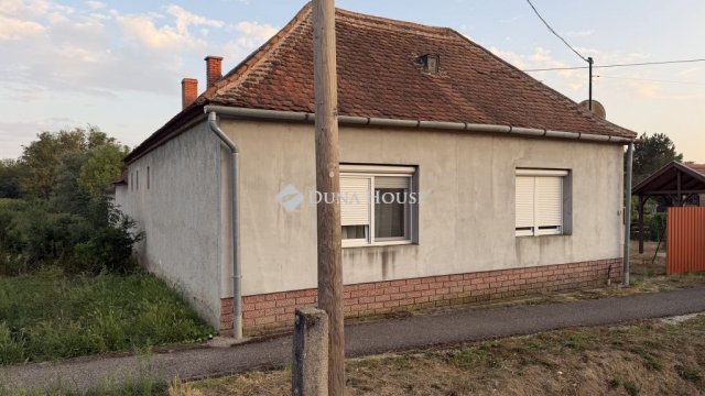 Eladó családi ház, Csényén 28.5 M Ft, 5 szobás