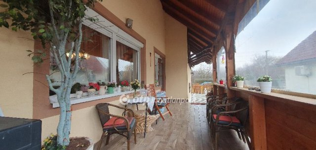 Eladó családi ház, Noszlopon 162.9 M Ft, 4+1 szobás