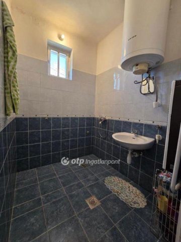 Eladó családi ház, Pápán 36.9 M Ft, 3 szobás