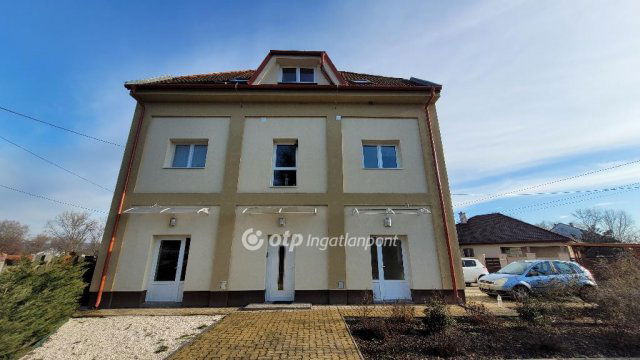 Eladó családi ház, Dunabogdányban 250 M Ft, 11 szobás