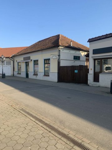 Eladó üzlethelyiség, Tokajban, Rákóczi úton 155 M Ft