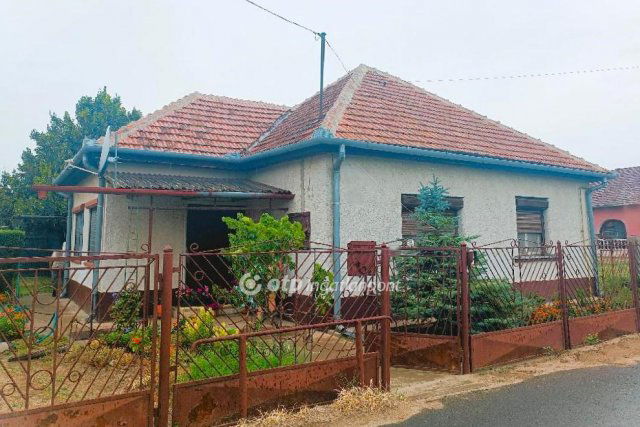 Eladó családi ház, Tiszajenőn 19.9 M Ft, 2 szobás