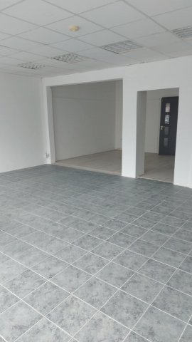 Eladó iroda, Ajkán, Szabadság téren 49.5 M Ft