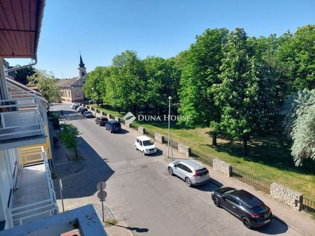 Eladó téglalakás, Baján 59.99 M Ft, 4 szobás