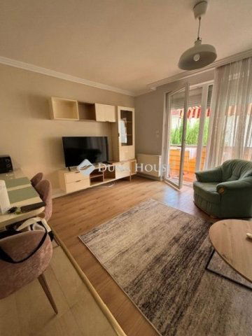 Kiadó téglalakás, albérlet, Pécsett 240 E Ft / hó, 3 szobás
