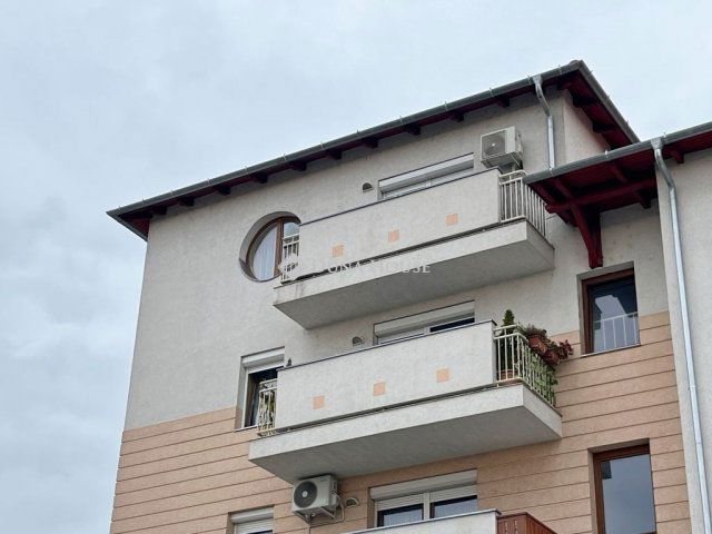 Eladó téglalakás, Szombathelyen 52 M Ft, 3 szobás