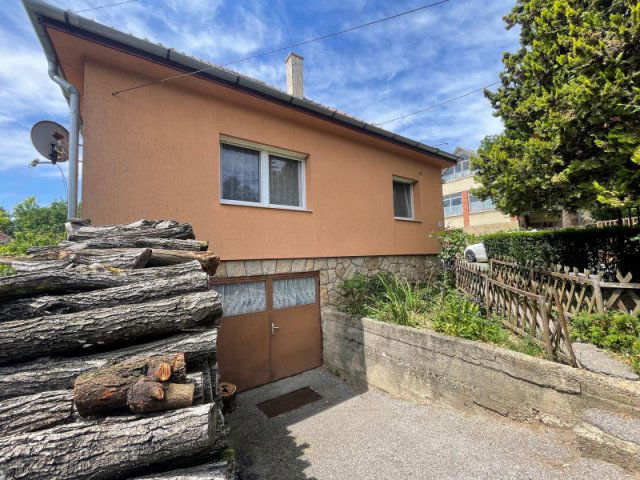 Eladó családi ház, Pilisborosjenőn 120 M Ft, 3 szobás