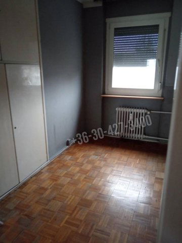 Eladó panellakás, Dunaújvárosban 32.9 M Ft, 1+3 szobás