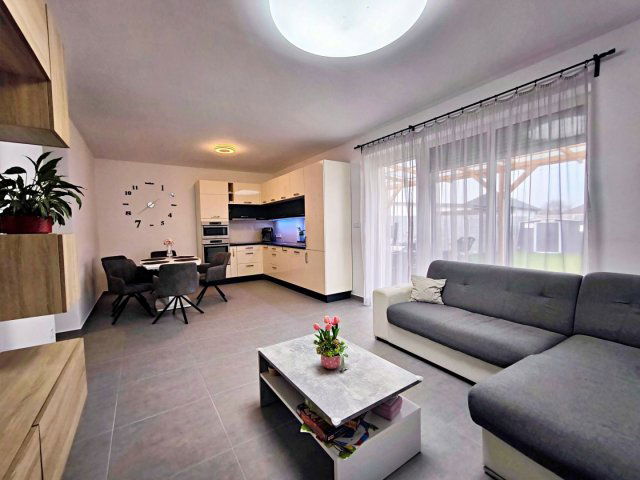 Eladó családi ház, Győrzámolyon 109.5 M Ft, 4 szobás