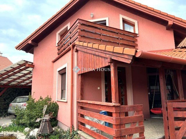 Eladó családi ház, Esztergomban, Sport utcában 109.8 M Ft