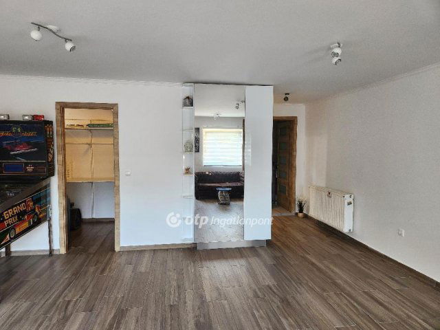 Eladó családi ház, Velencén 215 M Ft, 4+1 szobás