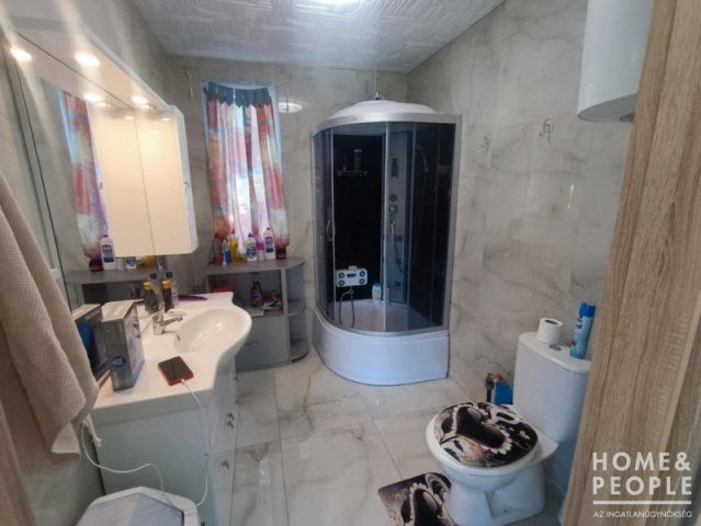 Eladó családi ház, Szegeden 27.99 M Ft, 2 szobás