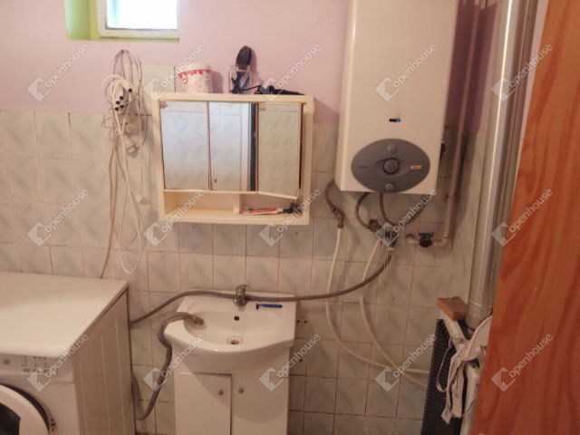 Eladó családi ház, Békésen 13.5 M Ft, 2 szobás