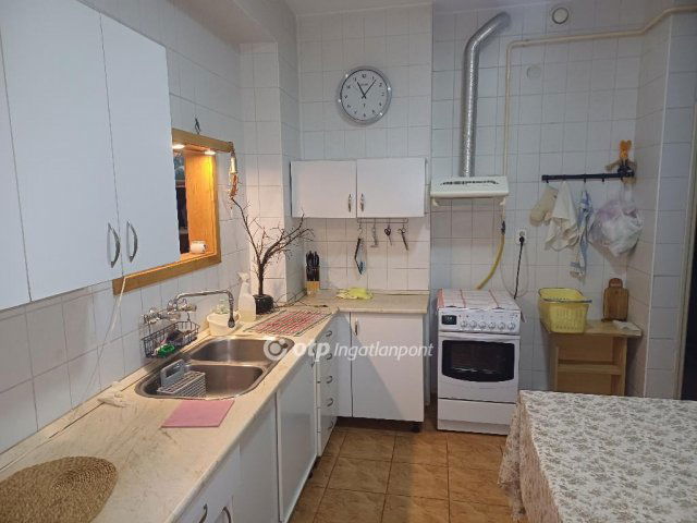 Eladó családi ház, Nagykanizsán 250 M Ft, 10 szobás