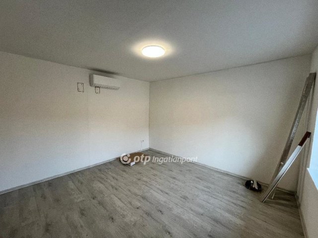 Eladó családi ház, Előszálláson 65 M Ft, 3 szobás