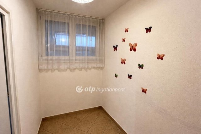 Eladó téglalakás, Egerben 53 M Ft, 2+1 szobás