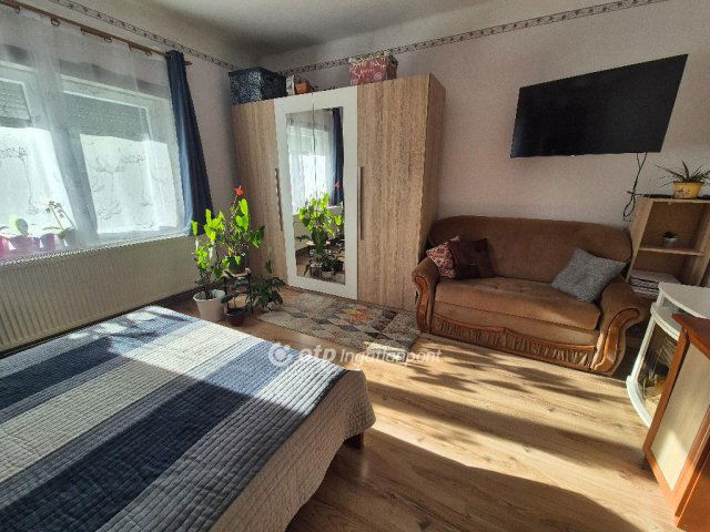 Eladó családi ház, Szentesen 45.9 M Ft, 4 szobás