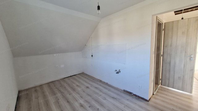 Eladó téglalakás, Siófokon 46.9 M Ft, 1 szobás