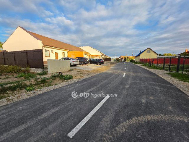 Eladó sorház, Hajdúszoboszlón 78 M Ft, 2 szobás