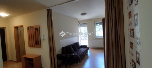 Eladó téglalakás, Szegeden 63 M Ft, 2 szobás