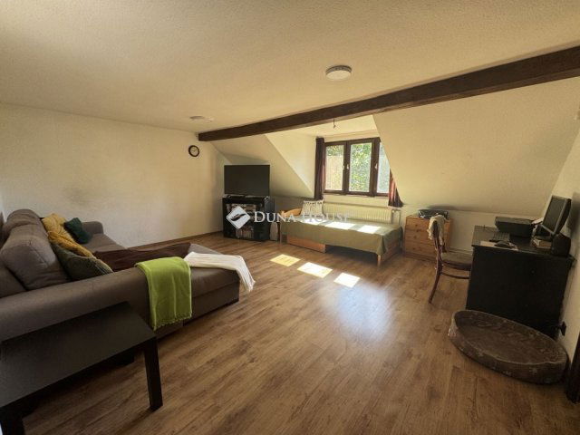 Eladó családi ház, Szentendrén 250 M Ft, 9 szobás