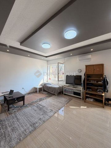 Eladó családi ház, Vecsésen 185 M Ft, 9 szobás