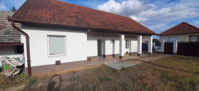 Eladó családi ház, Tápiószentmártonon, Móra Ferenc úton