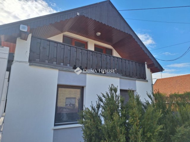 Eladó családi ház, Marcaliban 109 M Ft, 7 szobás