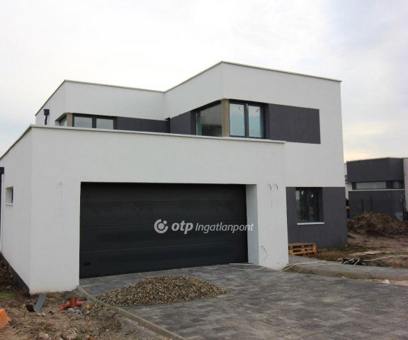 Eladó családi ház, Mogyoródon 210 M Ft, 4+1 szobás
