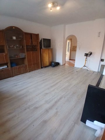 Eladó családi ház, Pápateszéren 13 M Ft, 2 szobás
