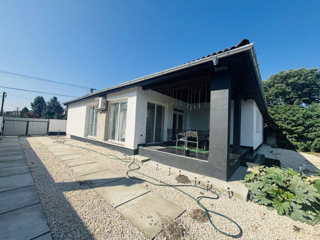 Eladó családi ház, Cegléden 99.9 M Ft, 4 szobás