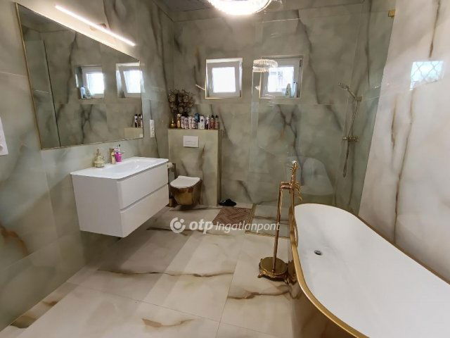 Eladó családi ház, Érden 249.9 M Ft, 10 szobás