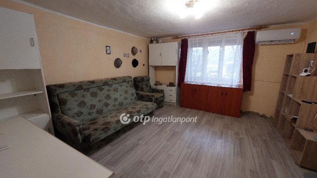 Eladó családi ház, Kisújszálláson 7.9 M Ft, 1+1 szobás