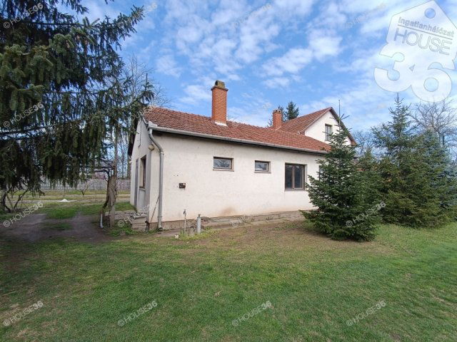 Eladó családi ház, Kiskunfélegyházán 30 M Ft, 3 szobás