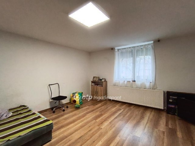 Eladó családi ház, Csongrádon 42 M Ft, 4 szobás