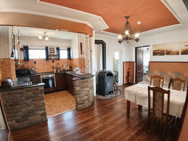 Eladó családi ház, Bakonyszombathelyen 39 M Ft, 3 szobás