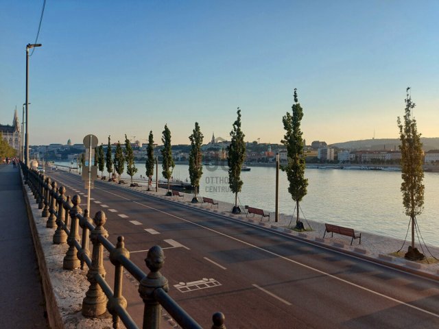 Eladó téglalakás, Budapesten, V. kerületben 129.9 M Ft, 3 szobás