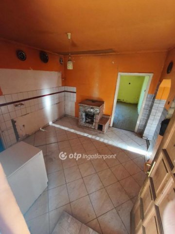 Eladó családi ház, Varbón 7.5 M Ft, 2 szobás