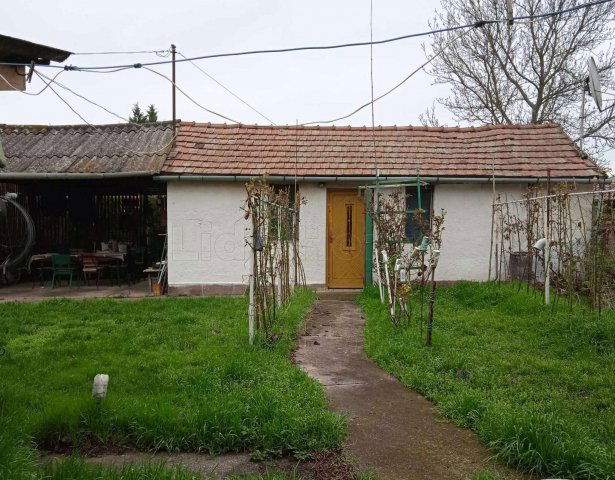 Eladó nyaraló, Gárdonyban 35 M Ft, 3+1 szobás