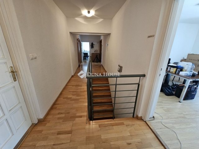Eladó családi ház, Szentendrén 522.225 M Ft, 1 szobás