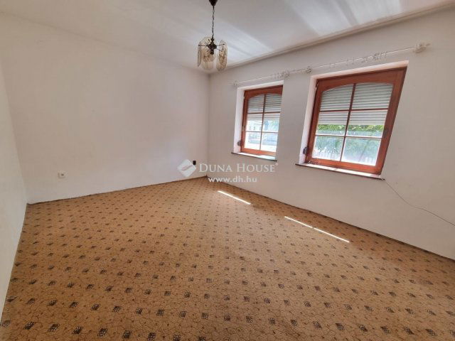 Eladó családi ház, Gárdonyban 99 M Ft, 8 szobás