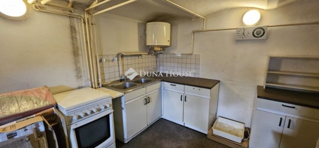 Eladó családi ház, Szombathelyen 68.5 M Ft, 7 szobás