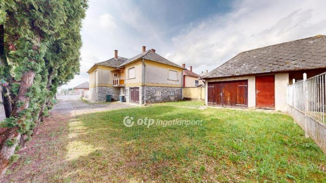 Eladó családi ház, Szalonnán 26 M Ft, 7 szobás