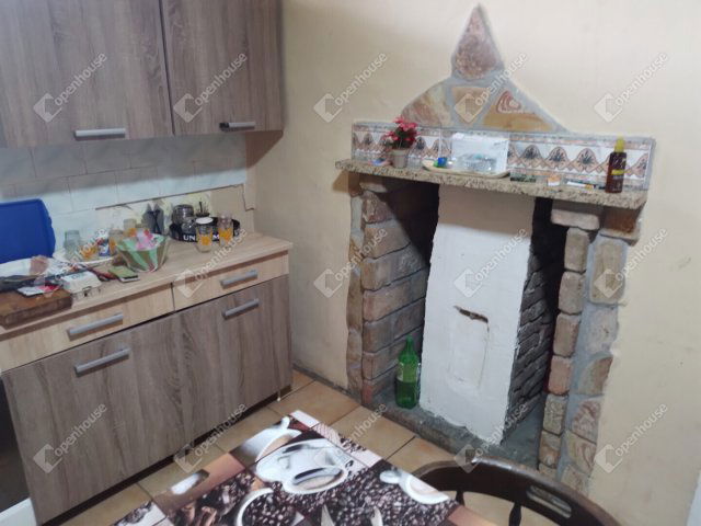 Eladó családi ház, Békésen 13.5 M Ft, 2 szobás