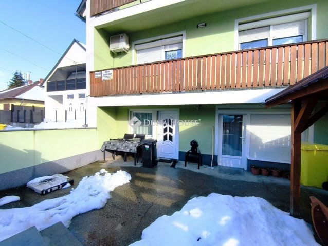 Eladó családi ház, Balatonlelleén 125 M Ft, 10 szobás